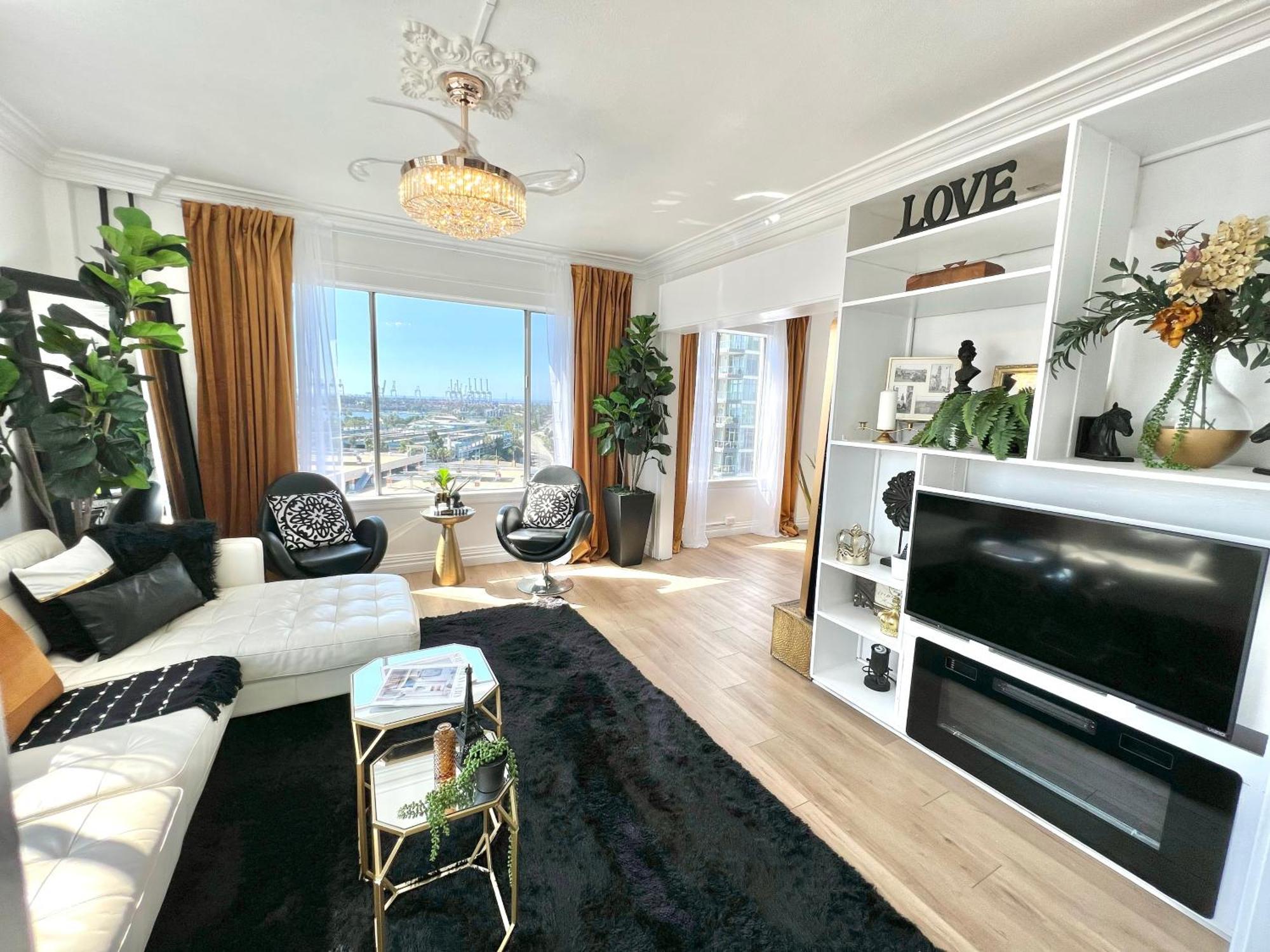 Your Penthouse Ocean View With Lights And Queen Mary Too